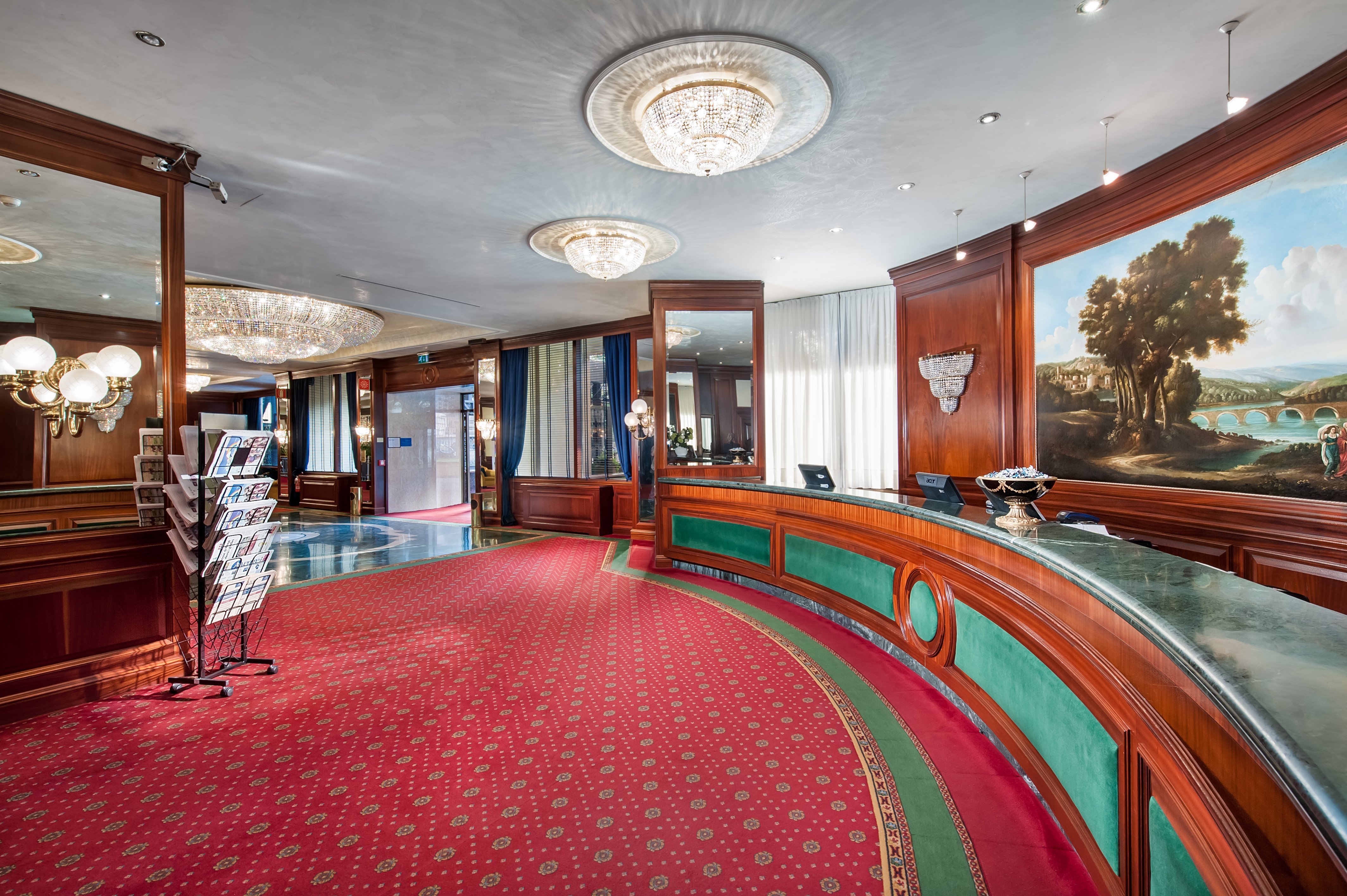Royal Hotel Carlton 44/84