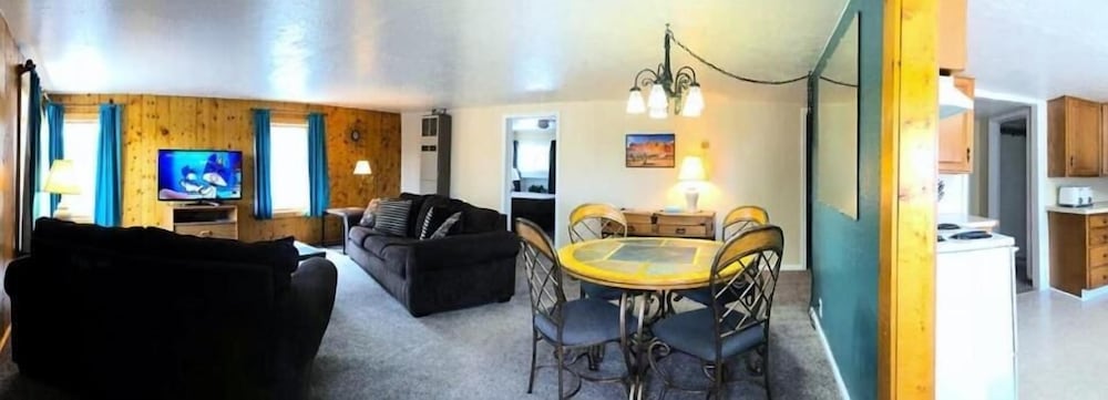 Austin\'s Chuckwagon Motel 28/41