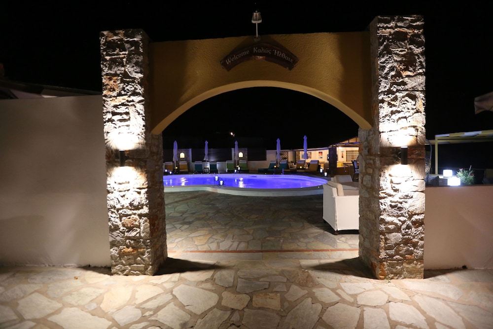 SKIATHOS ISLAND SUITES 10/50
