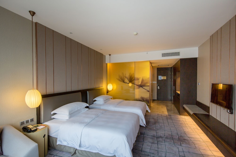 DELUXE, TWIN BEDS