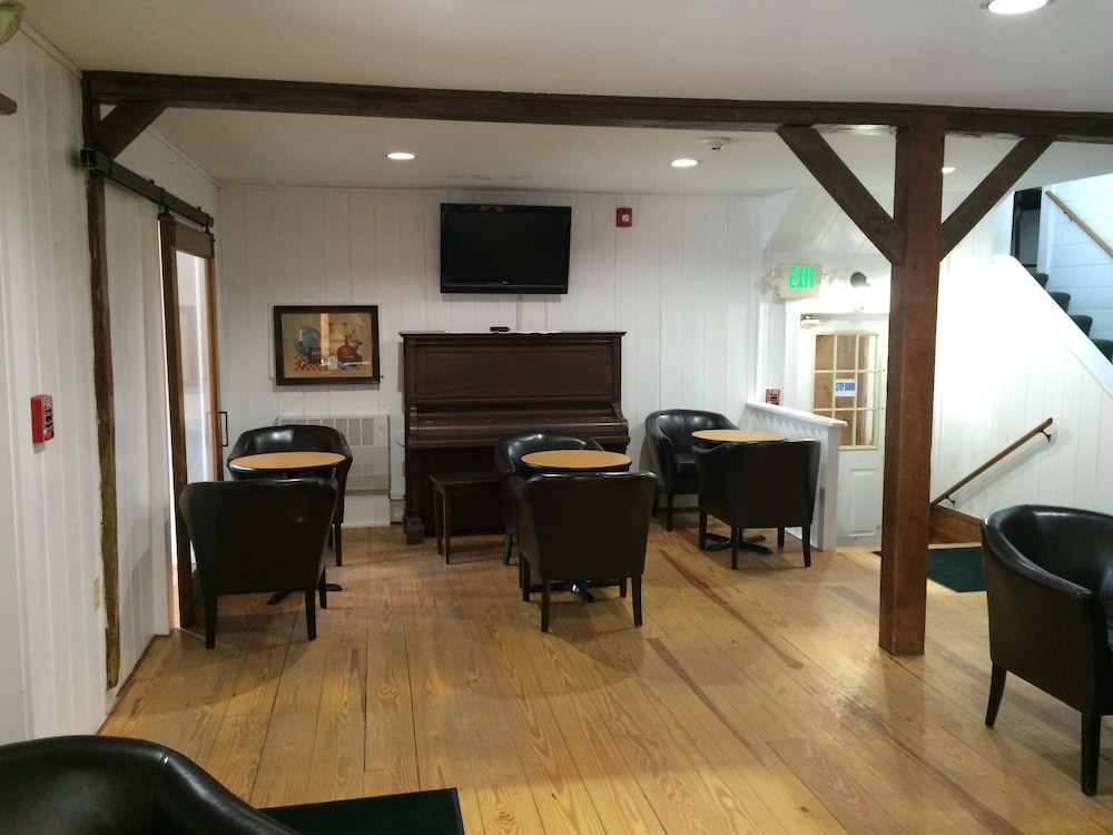Merrill Farm Inn 26/35