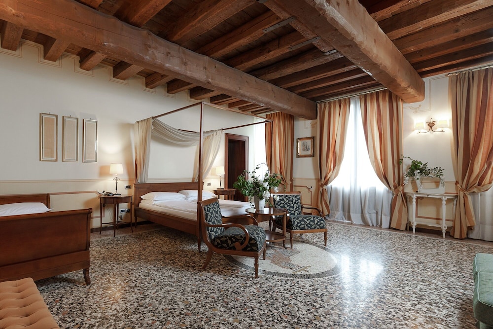 Villa Policreti Hotel 25/50