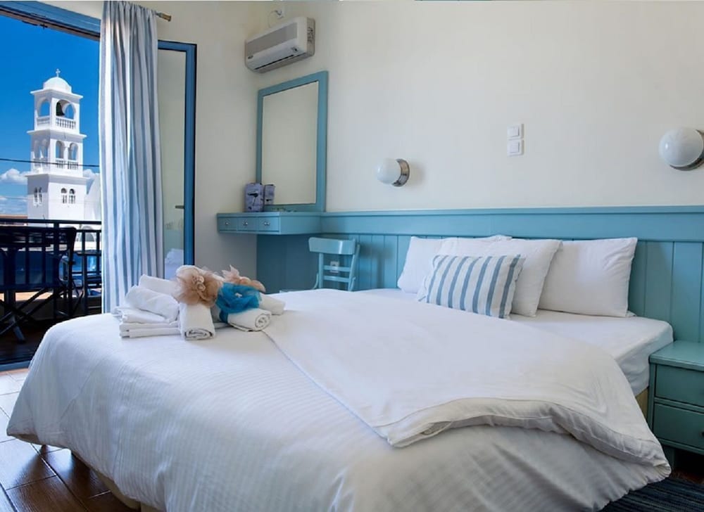 Saronis Hotel 9/50