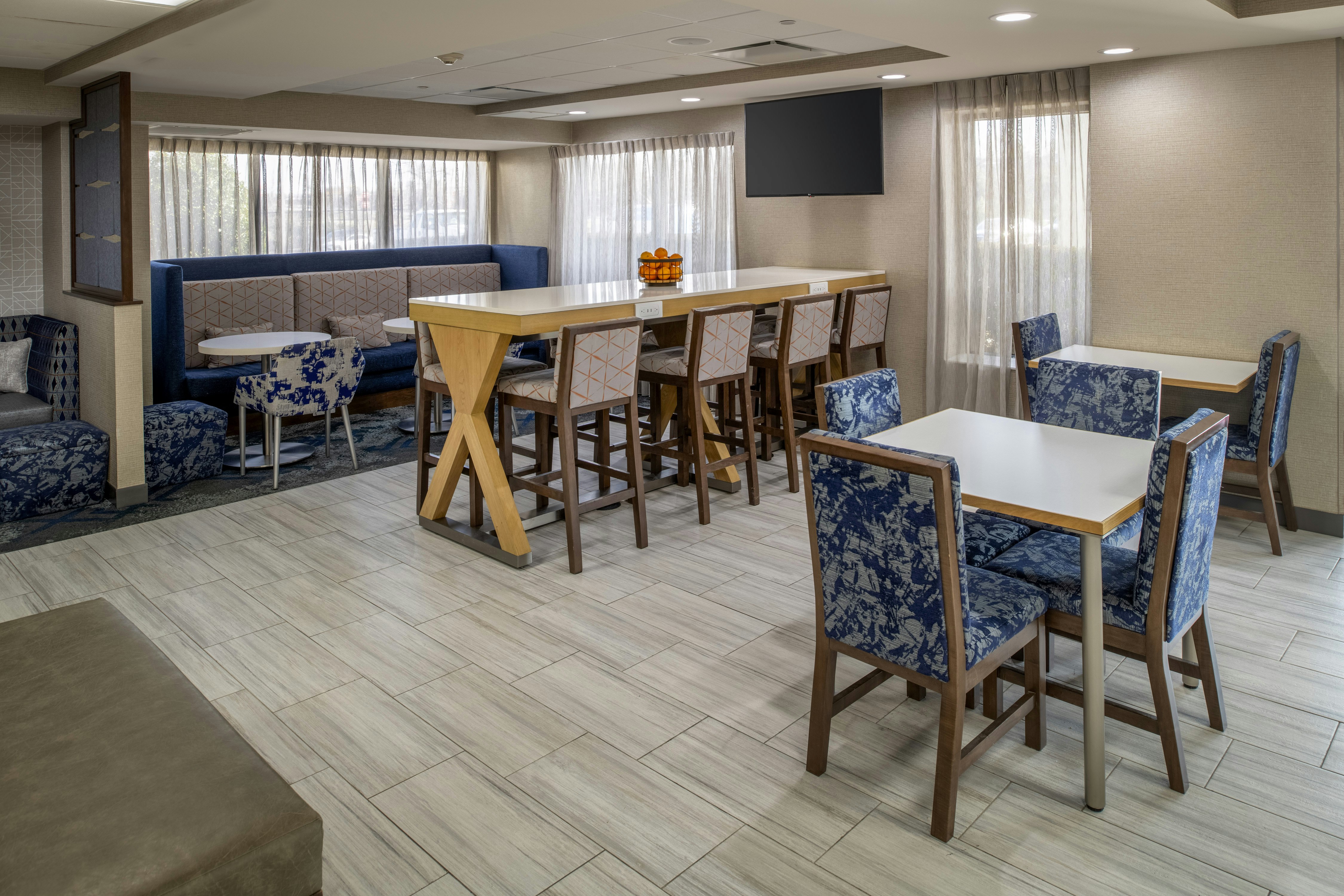 Hampton Inn Long Island/Commack 26/38