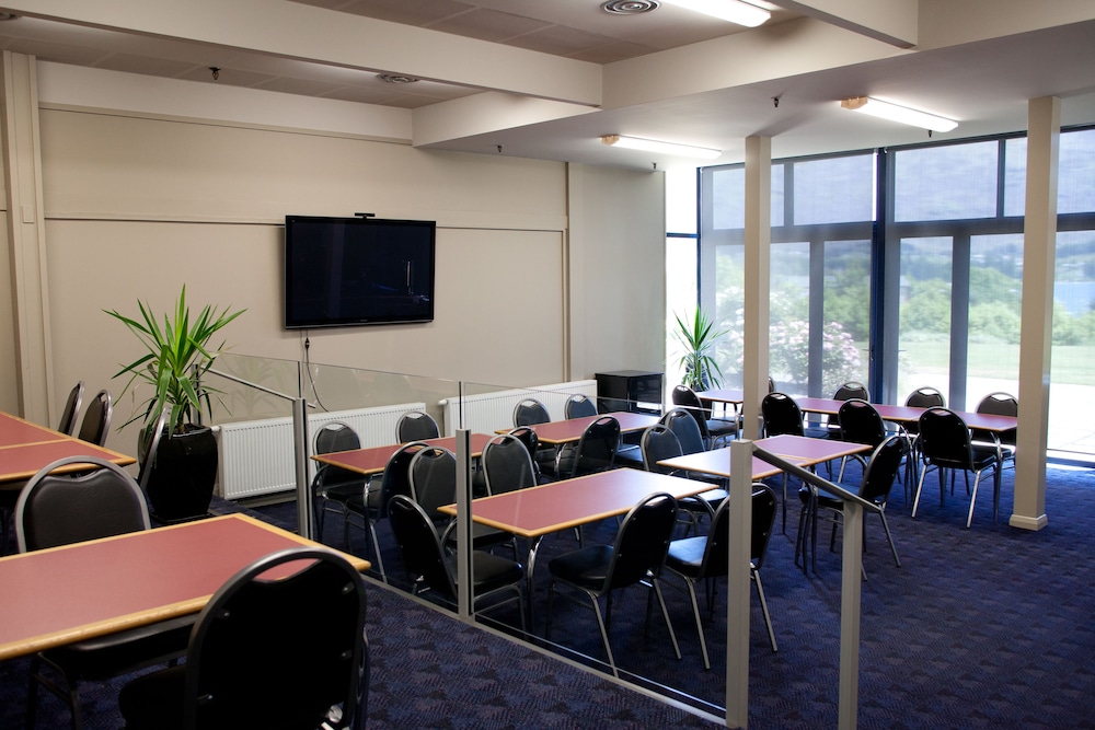 Wanaka Hotel 35/37