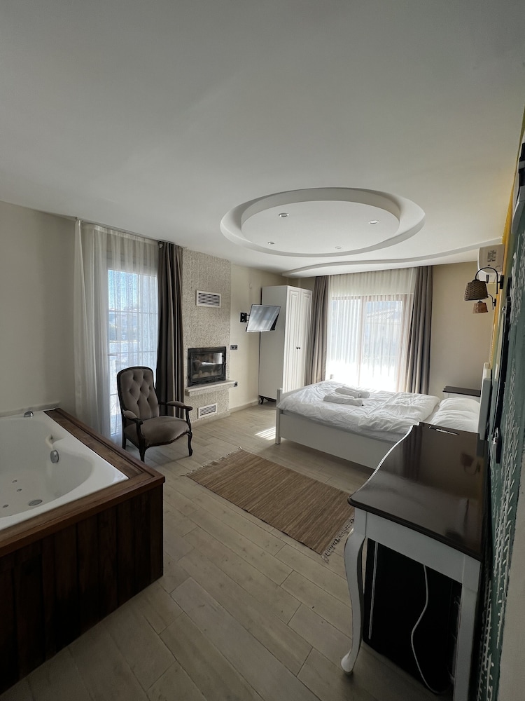 La Mira Suites 31/57
