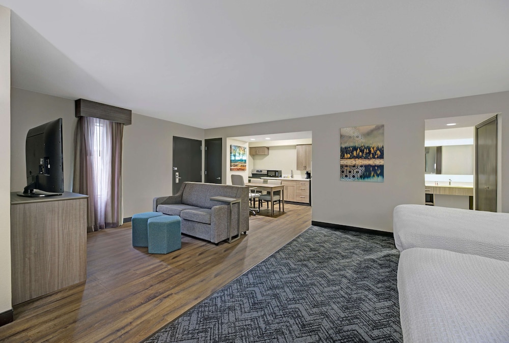 Best Western Fishkill Inn and Suites 21/53