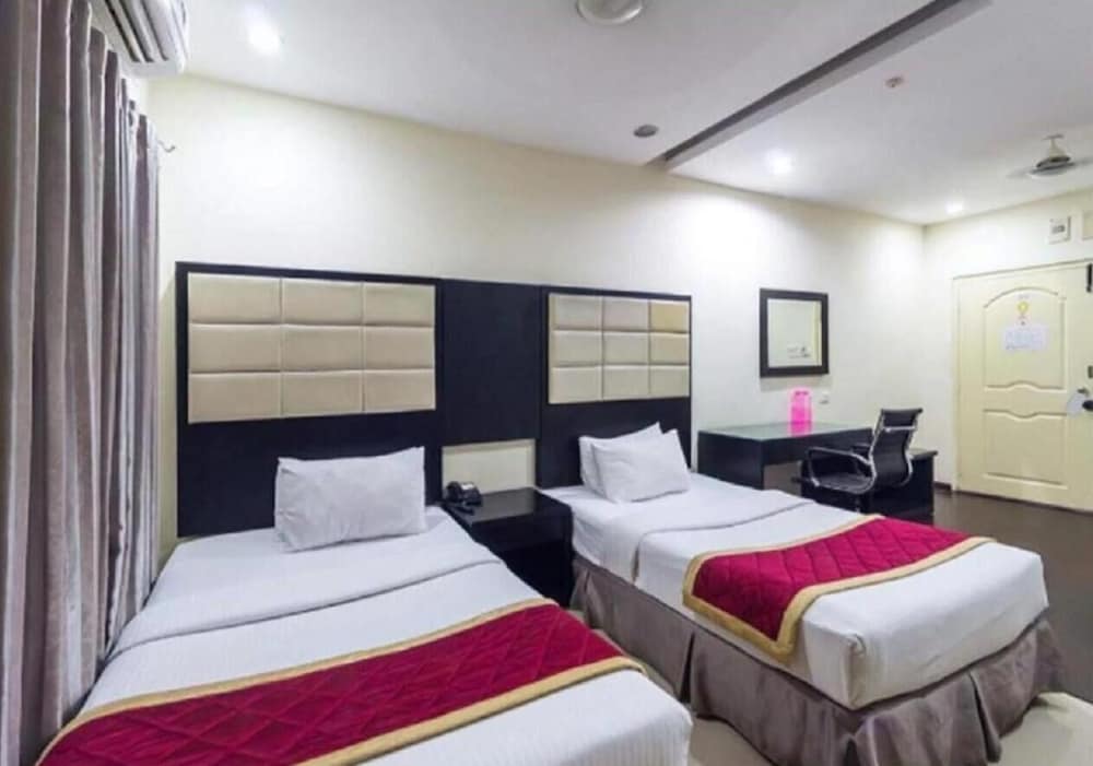 Hotel At Home Suites 9/40