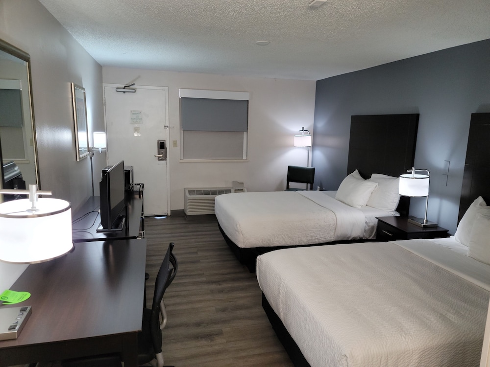 La Quinta Inn by Wyndham Tampa Near Busch Gardens 24/66
