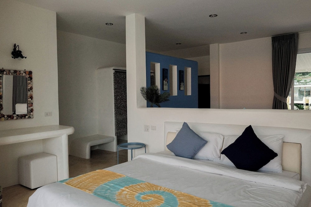 CORAL, SUITE