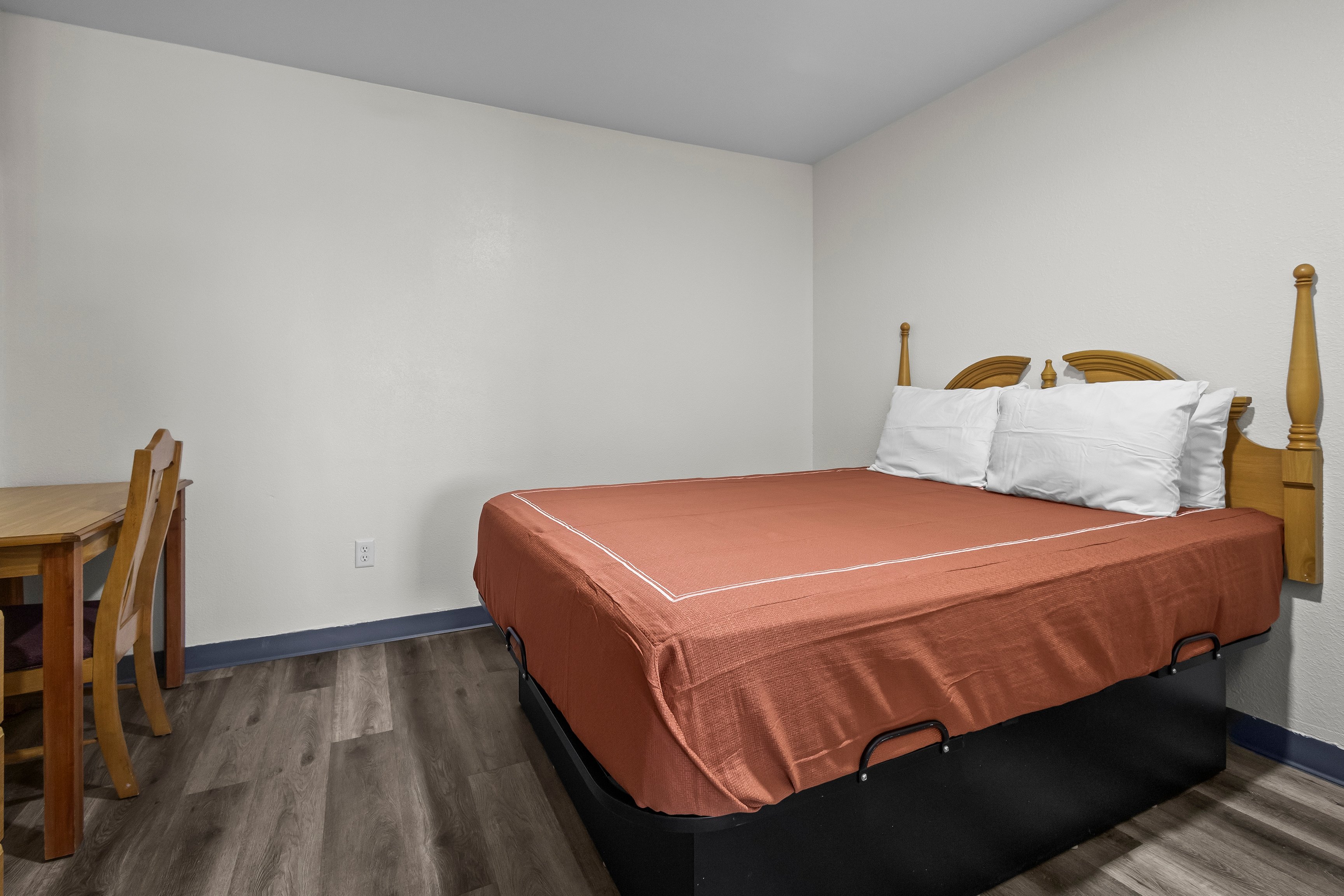 Economy Inn and Suites 35/68
