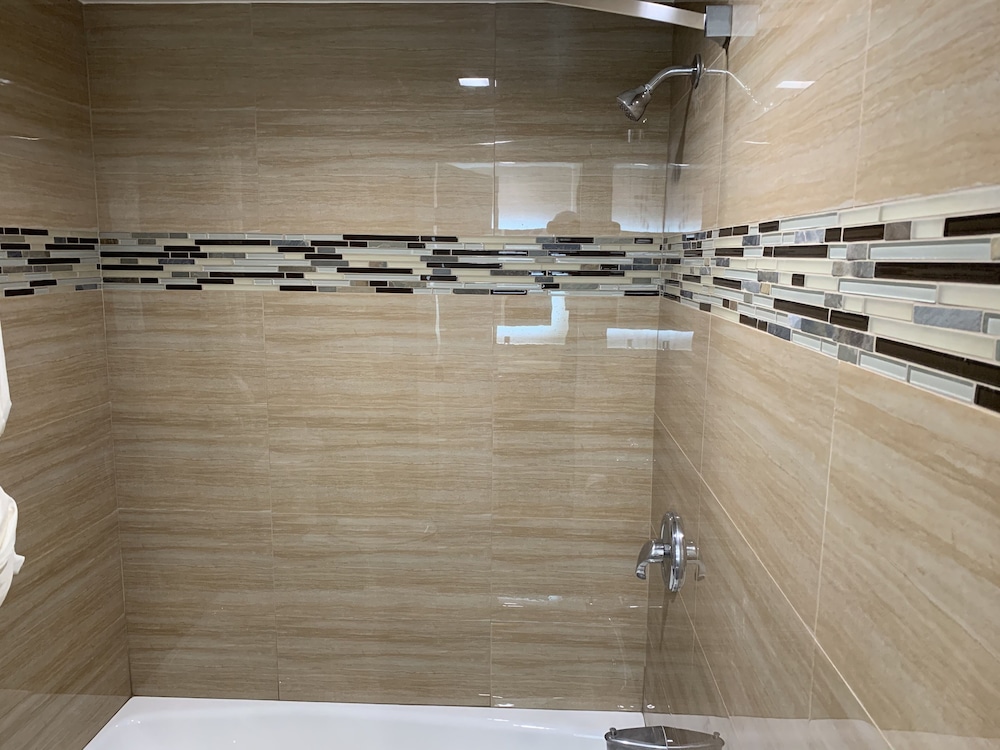 Walnut Inn & Suites 20/44