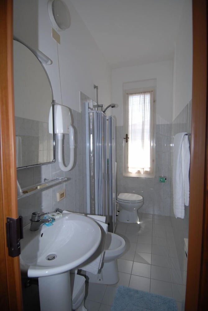 ROOM, SINGLE, QUEEN BED