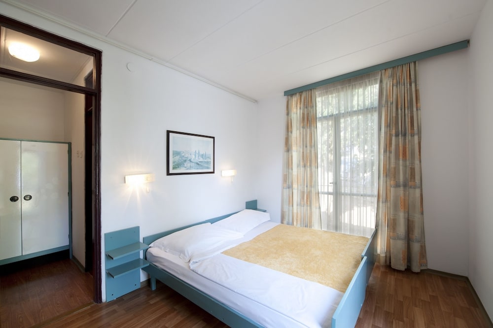 CLASSIC, APARTMENT, DOUBLE AND TWIN BEDS