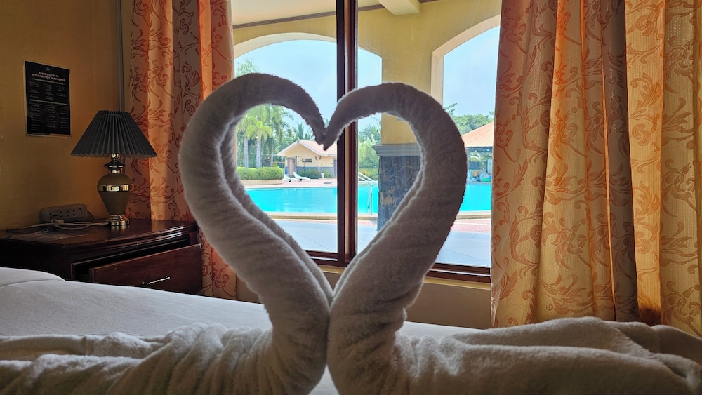 Subic Waterfront Resort & Hotel 24/55