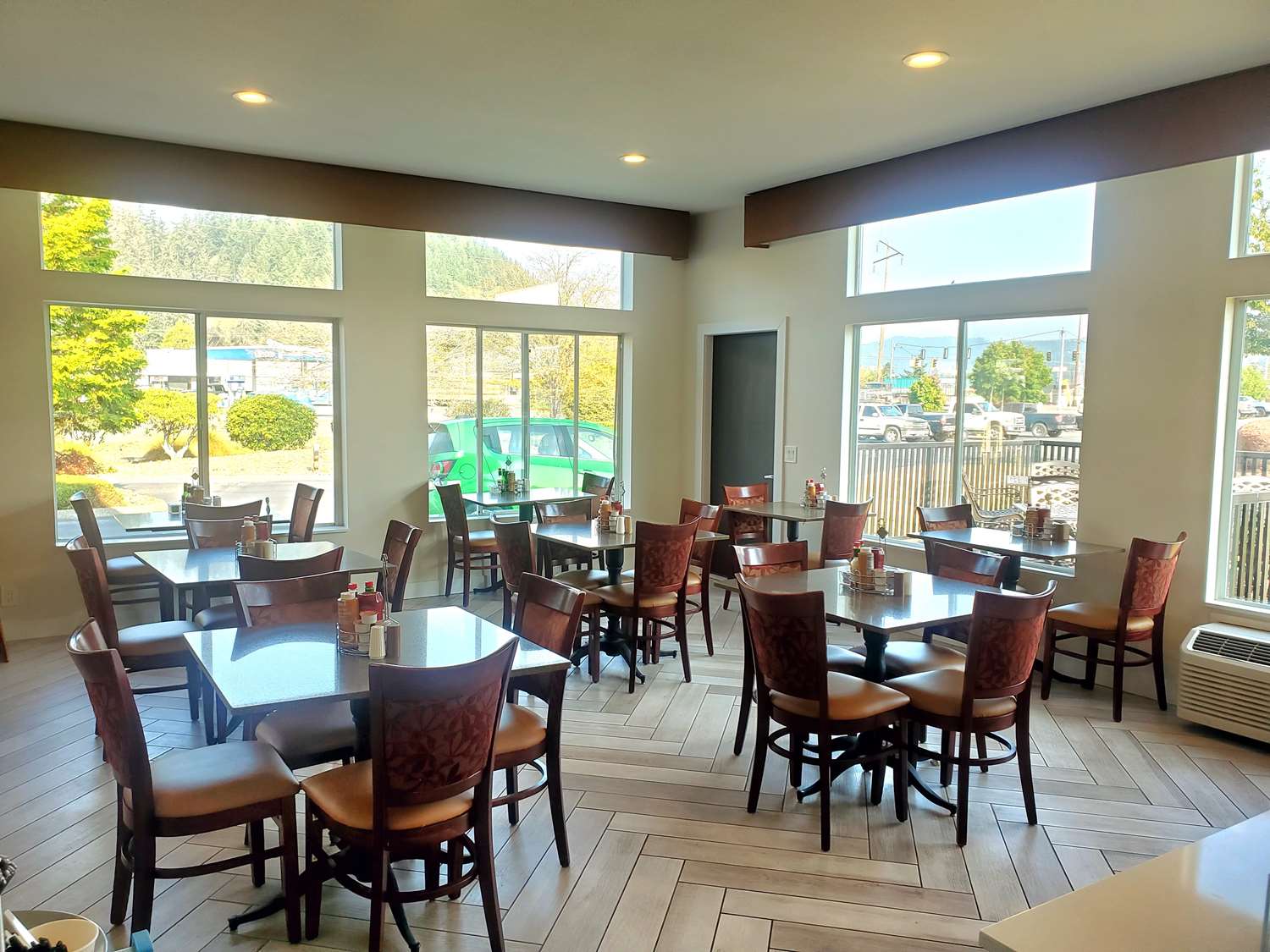 Best Western Salbasgeon Inn & Suites Of Reedsport 8/15