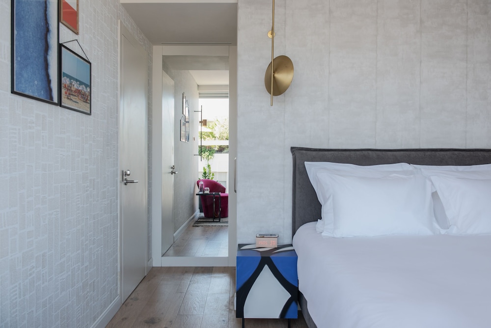 DELUXE, DOUBLE BED, BALCONY