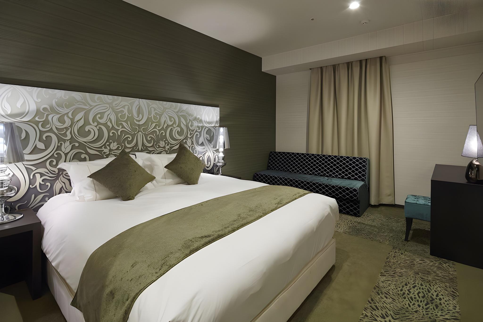Adjoining, Superior, King Bed