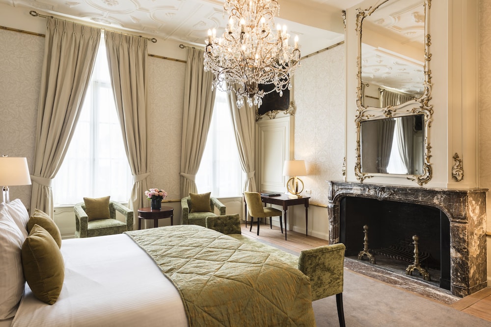 Mary of Burgundy, Suite, Double Bed