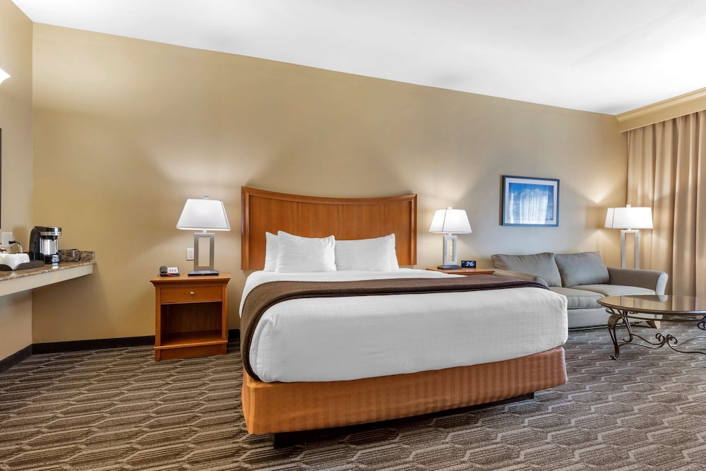 Best Western Plus Swiss Chalet Hotel & Suites 12/40
