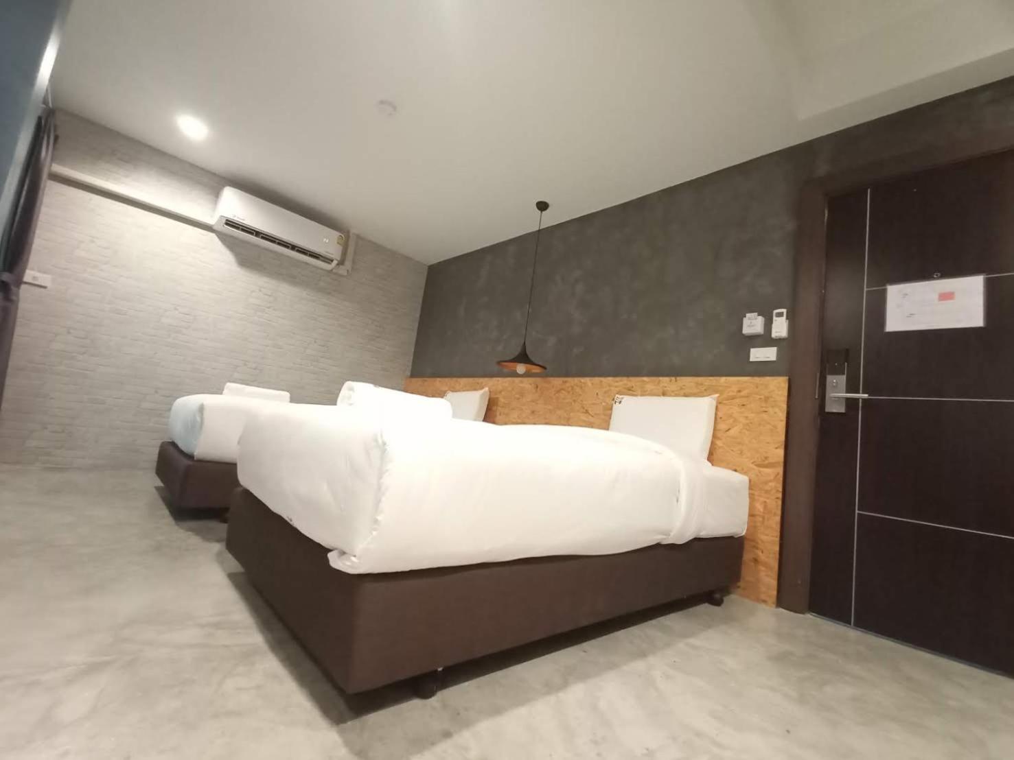 Modern Budget Hotel HatYai Thailand 29/46