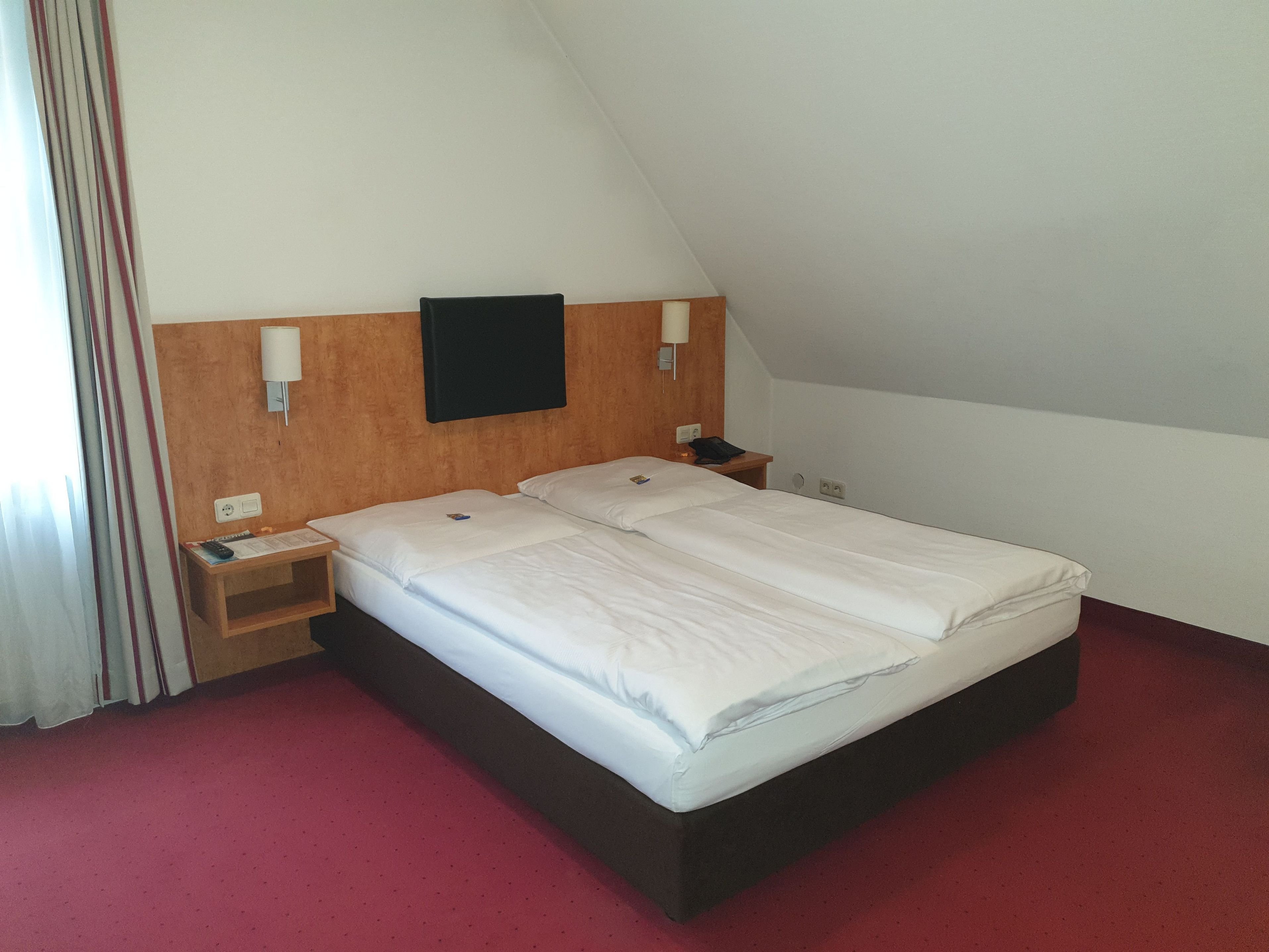 ROOM, TRIPLE