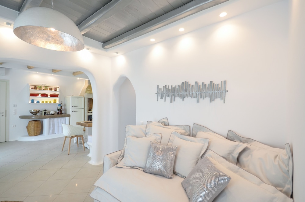 Naxos Euphoria Suites 40/69