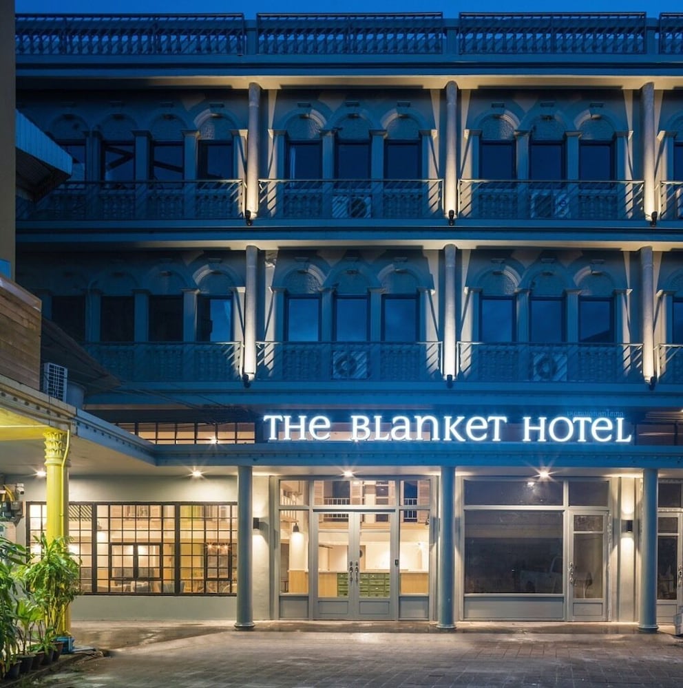 The Blanket Hotel 4/48