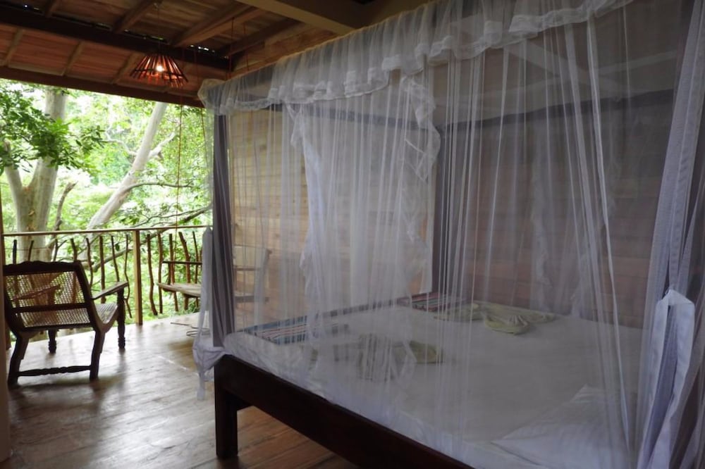 Riverside Cabana Yala 13/50