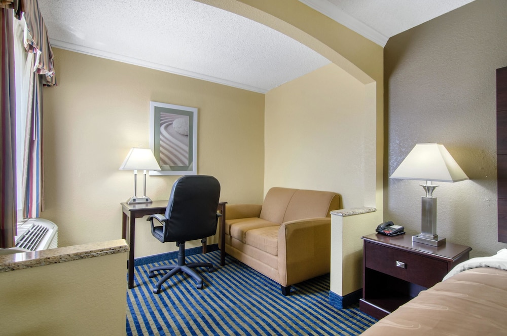 Quality Inn Merriam Kansas City 30/41
