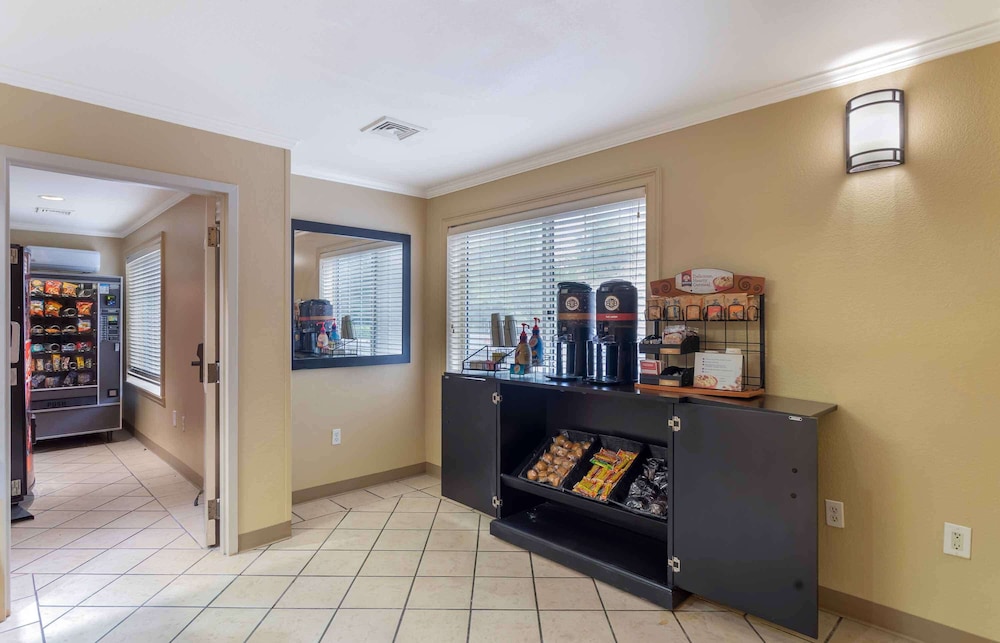 Studio 6 Extended Stay Memphis Airport TN 8/52