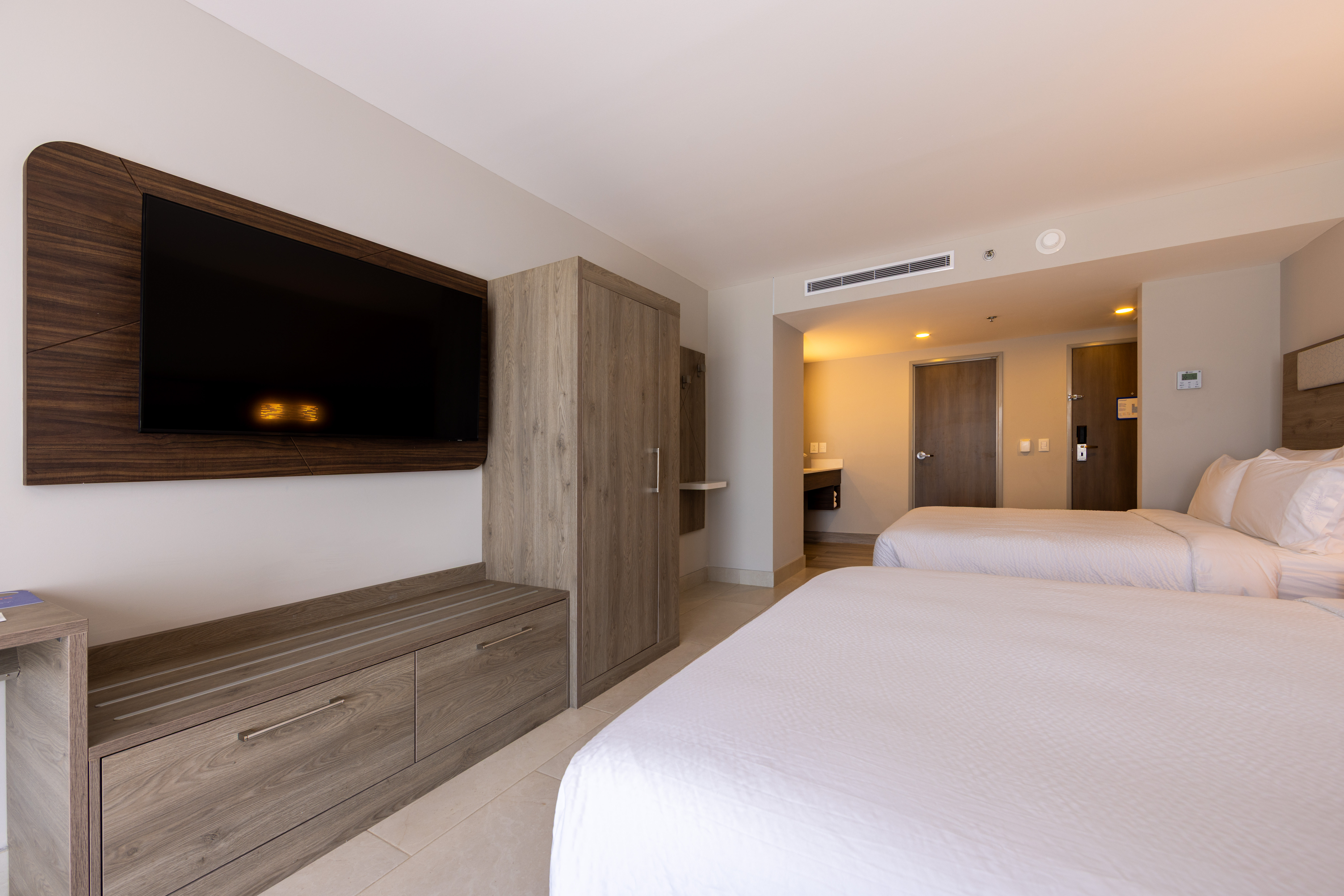 Standard, 2 Queen Beds, Lagoon View