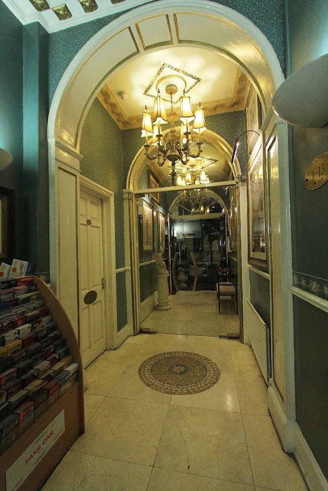 Opulence Centra London Hotel 69/75
