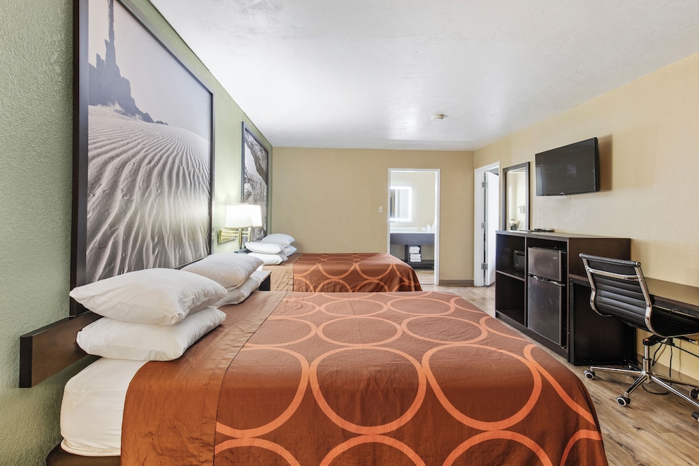 Upgrade, Suite, 3 Queen Beds