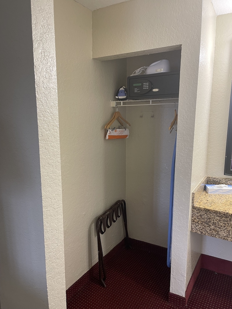 Howard Johnson by Wyndham Orlando/International Drive 21/34