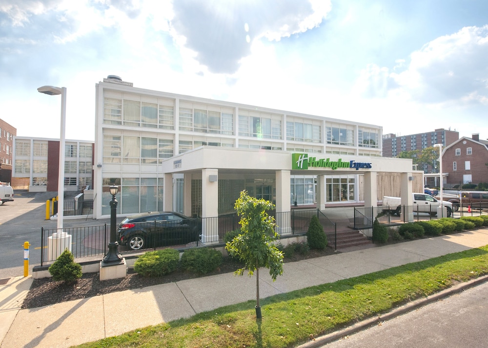 Holiday Inn Express St Louis Central West End 1/42