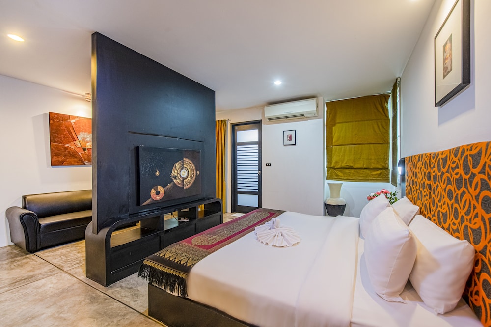 DELUXE, SUITE, KING BED
