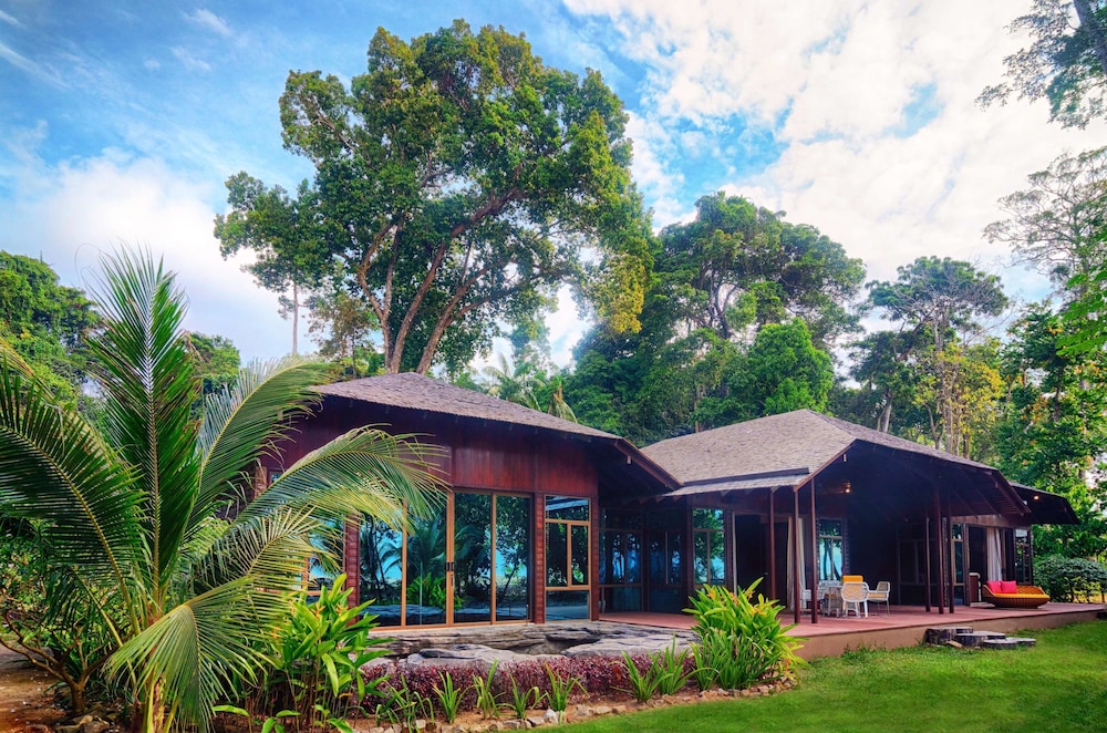 Borneo Eagle Resort 5/50