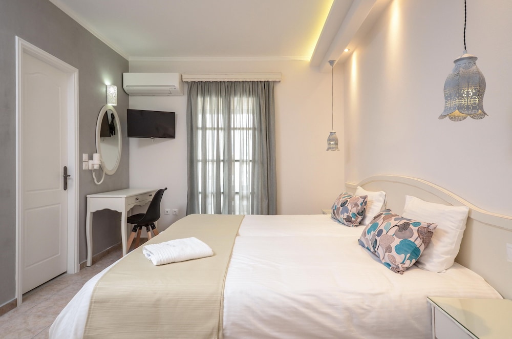 Spiros Hotel 38/83