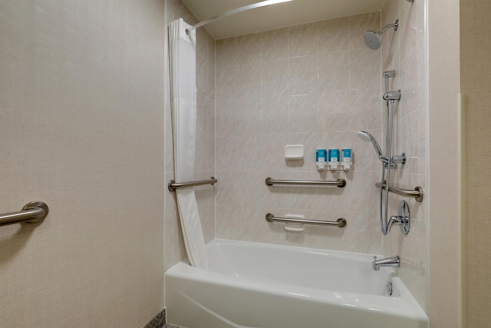 Drury Inn and Suites North Dayton 49/50