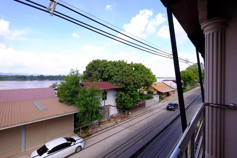 Baan Rim Khong Hotel 30/33