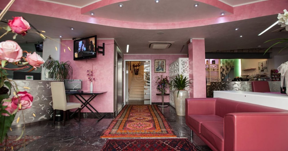 La Grotta Hotel 8/28