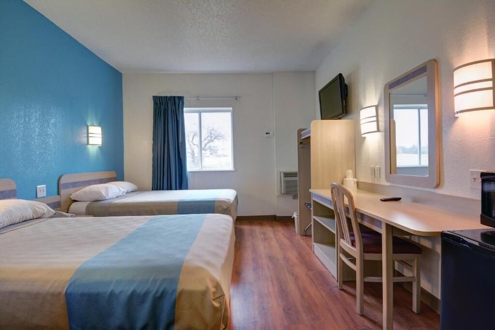 Motel6 Denison, TX 25/56