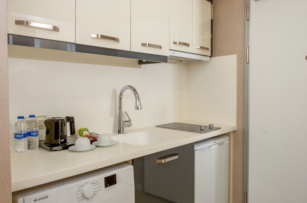 Elm Suite Hotel 39/41
