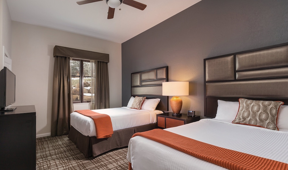 3 BEDROOMS, SUITE