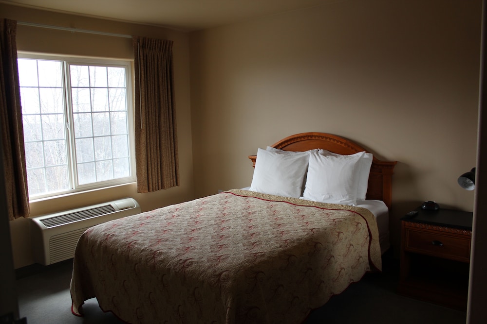 Grand View Inn And Suites 7/65