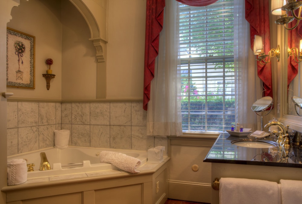 Francis Malbone House Inn 50/50