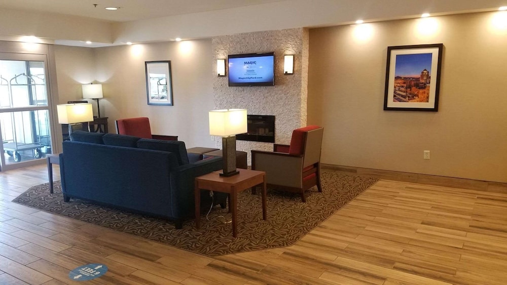 Comfort Inn Airport Roanoke VA 33/53