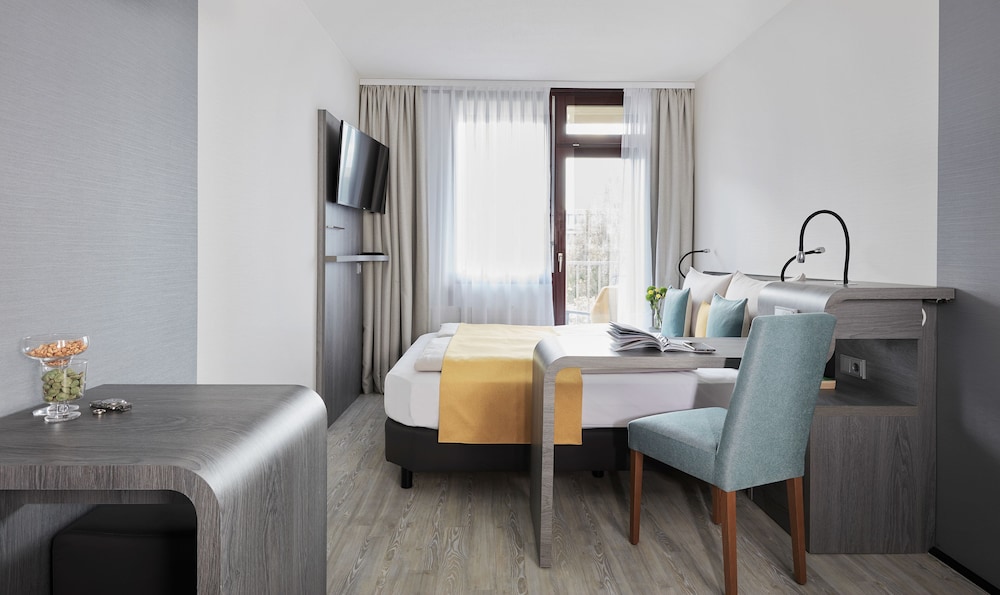 BUSINESS, PLUS, DOUBLE BED, BALCONY