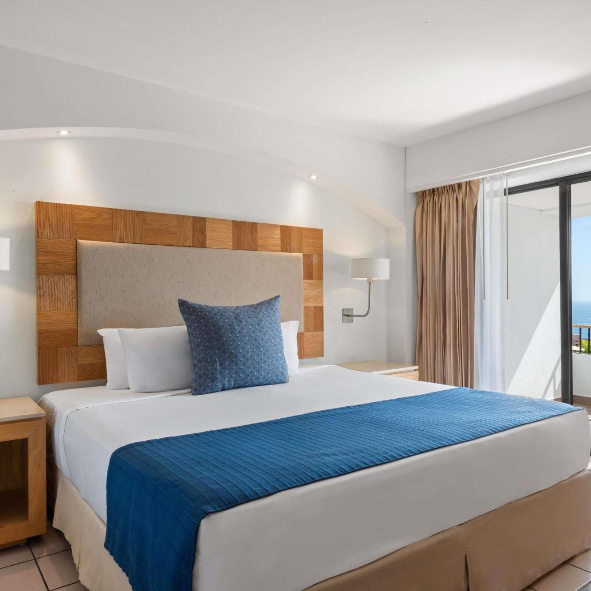 Suite, King Bed, Murphy Bed, Panoramic Ocean View, Terrace